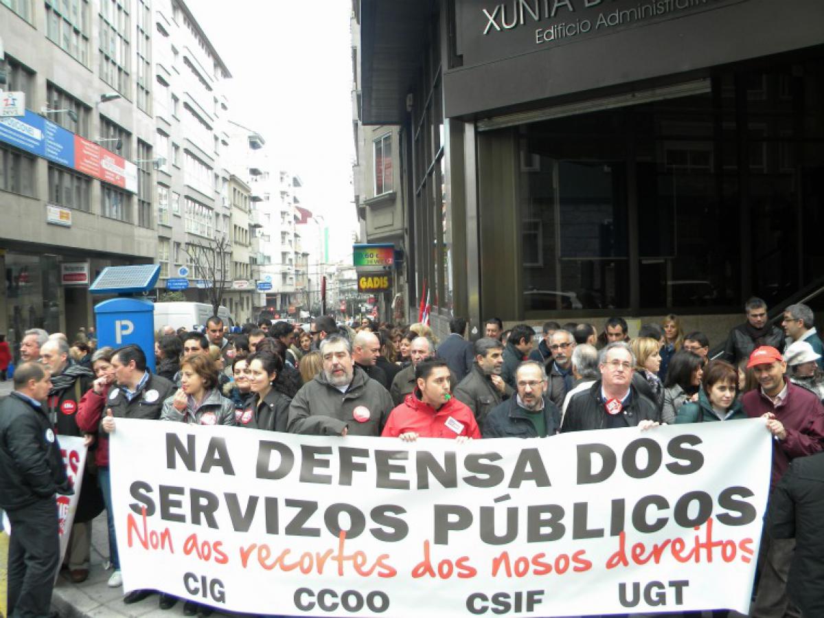Concentracin diante do edificio administrativo da Xunta en Ourense