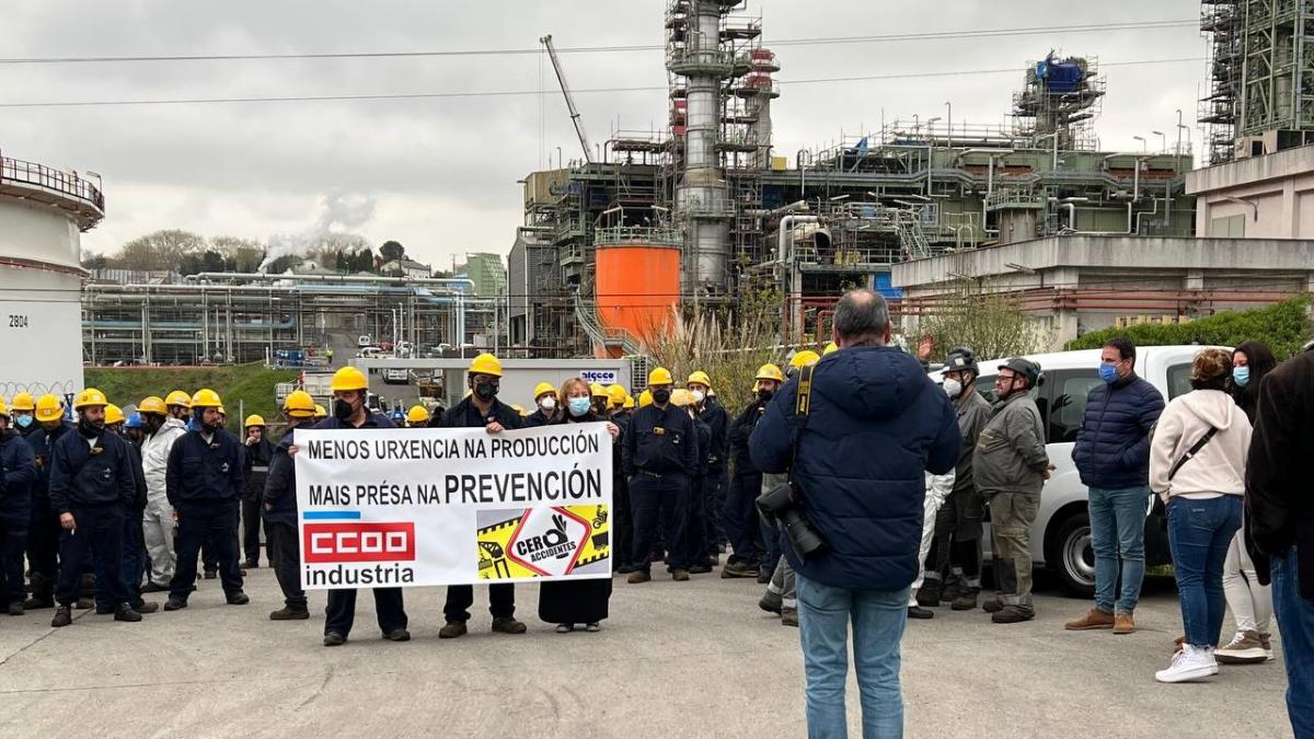 Concentración diante da refinaría de Repsol na Coruña para esixir seguridade
