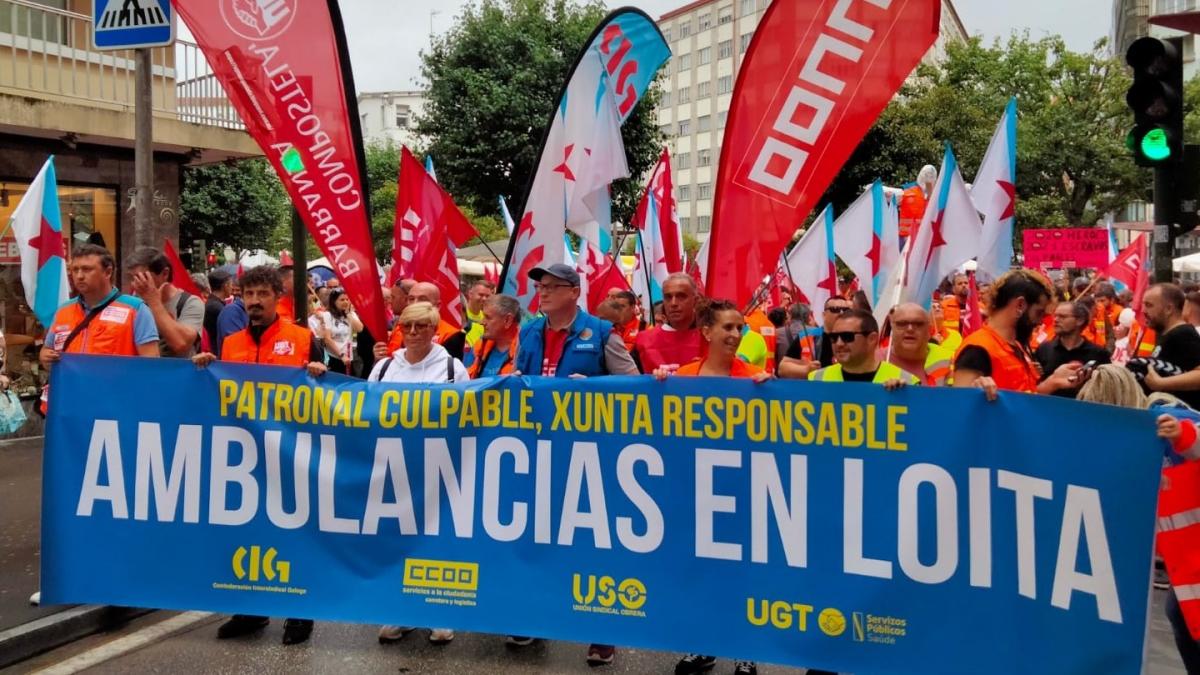 Manifestacin en Santiago do persoal do sector das ambulancias (12/7/2023)